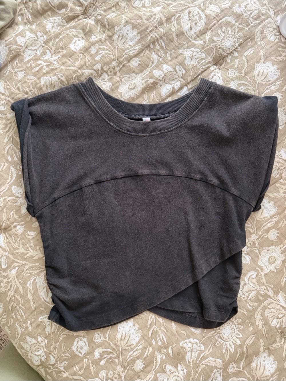 Free people hot shot top only - sz xs 
Women’s Black Cropped Twist-Front Top